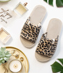 Kapcie damskie obuwie domowe odkryte palce w panterkę