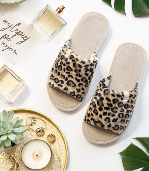 Kapcie damskie obuwie domowe odkryte palce w panterkę